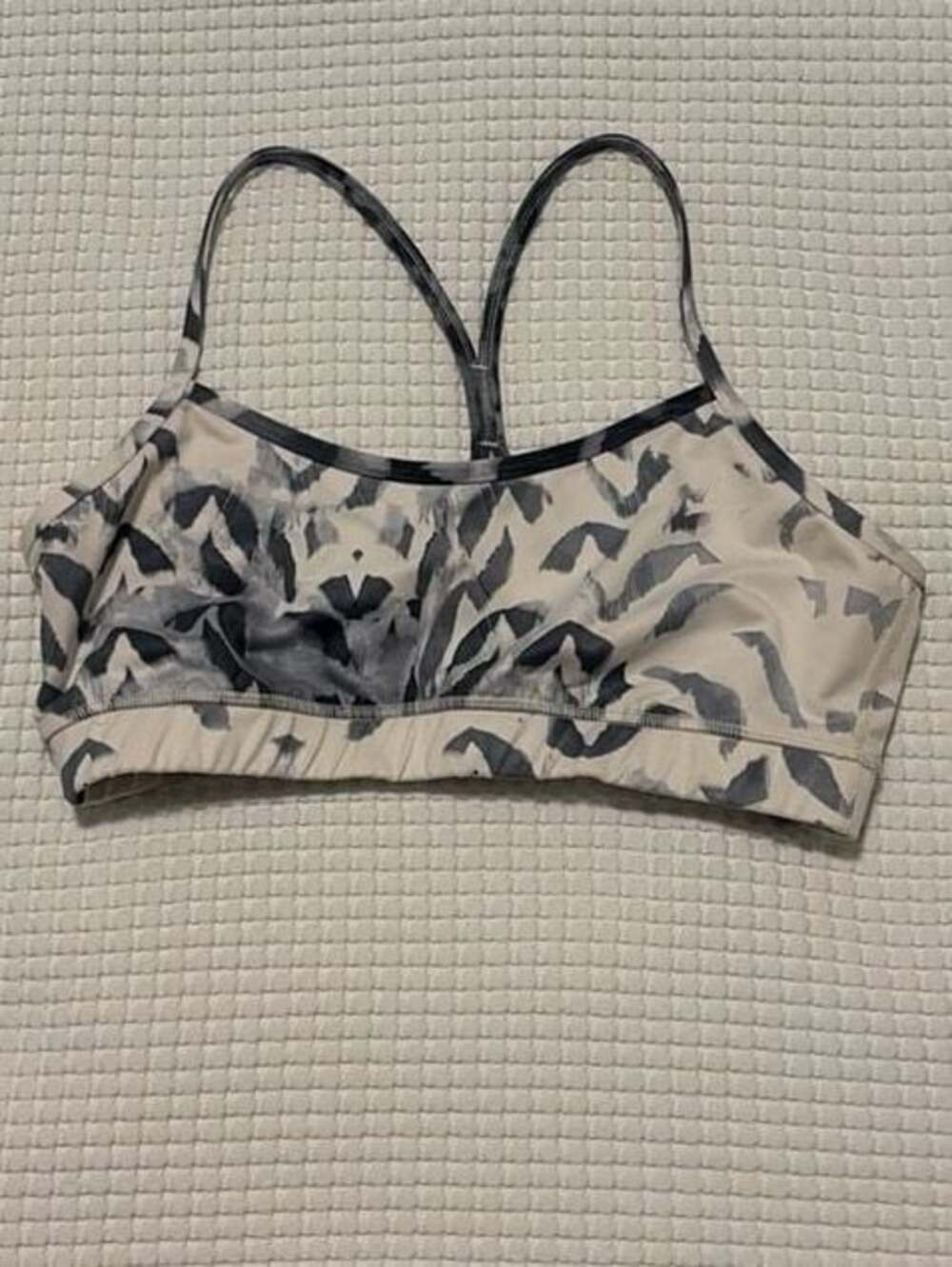 Lululemon Flow Y Bra Nulu in Painted Animal White Grey